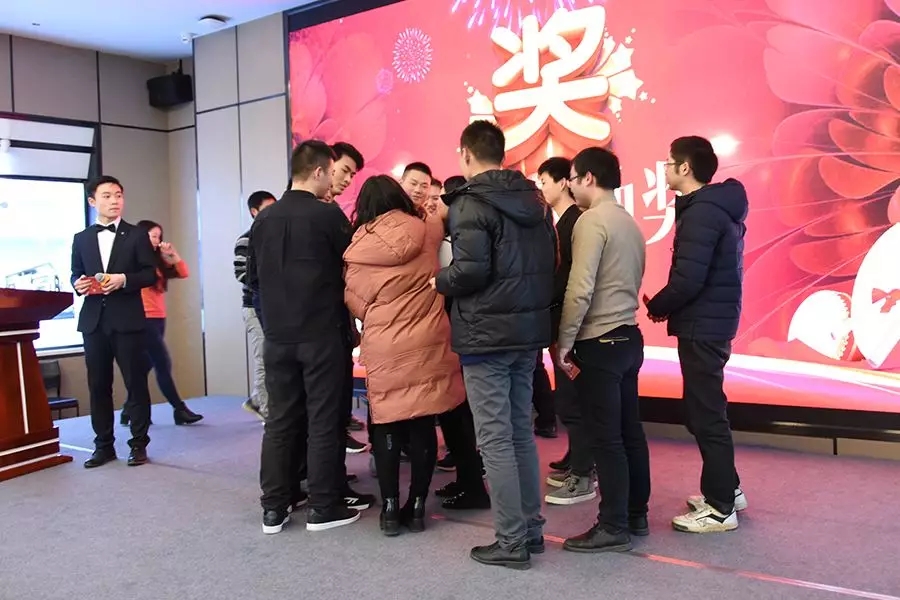 挑战极限 超越自我 | 武汉中观2018年表彰大会暨2019年展望 挑战极限 超越自我 | 武汉中观2018年表彰大会暨2019年展望