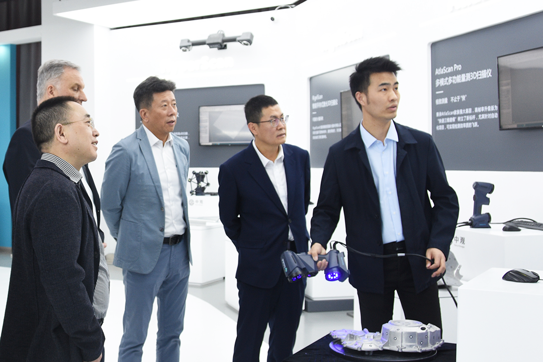 2023年中观将以更高的标准推进高质量发展,和集团一起团结协作,共同打造“ONE HEXAGON”生态圈 2023年中观将以更高的标准推进高质量发展,和集团一起团结协作,共同打造“ONE HEXAGON”生态圈