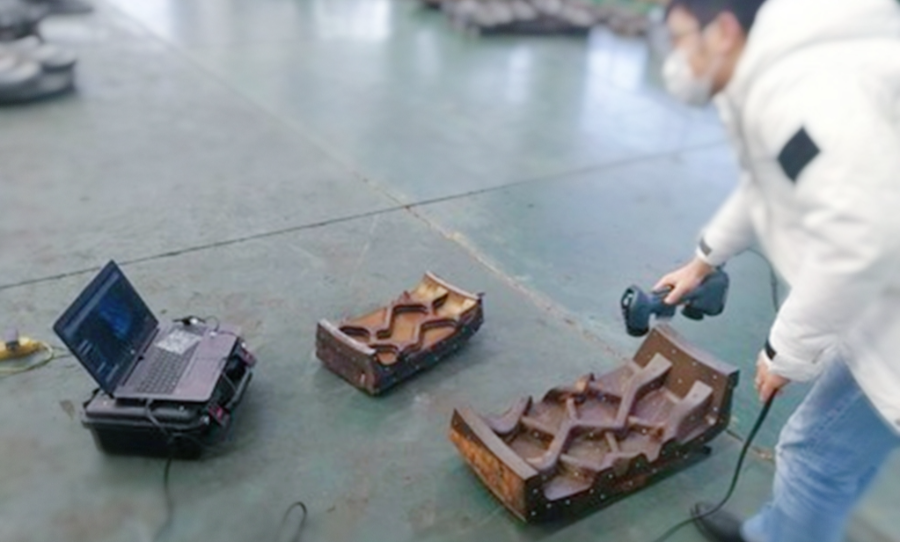 现场扫描不同类型的轮胎模具 RigelScan广泛应用于轮胎模具的三维质量检测和3D逆向设计 ▲单件扫描时长平均为10min 现场扫描不同类型的轮胎模具 RigelScan广泛应用于轮胎模具的三维质量检测和3D逆向设计 ▲单件扫描时长平均为10min